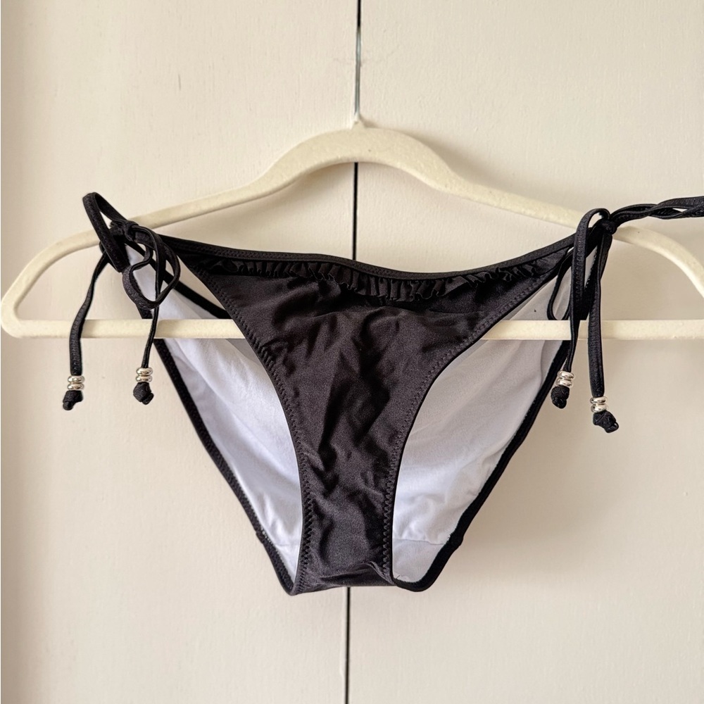 NWT American Eagle Side Tie Bikini Bottoms with Silver Bead and Ruffle Accents 🖤